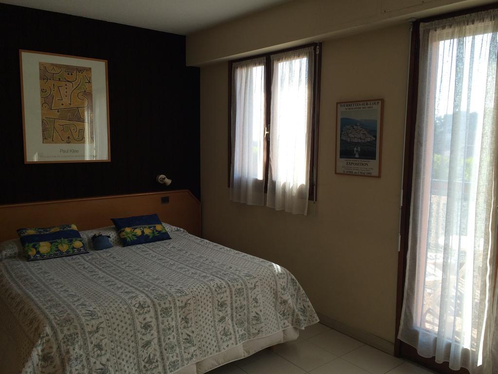 Mas De Vence - Hotel-Restaurant Ruang foto